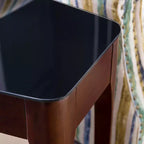 Table d'appoint inclinable Obsidian - Châtaignier - Leick Home : Dessus en verre, certifié CARB, aucun assemblage requis