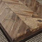 Table d'appoint Lorenza en métal marron – Steve Silver Co. : finition nickel vintage, motif chevrons en acacia, forme carrée