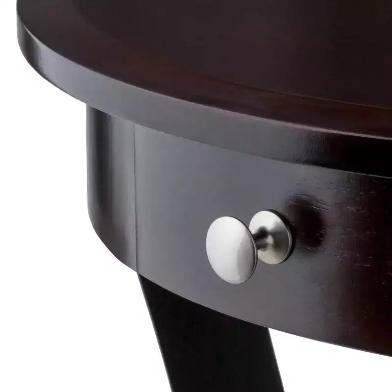 Table d'appoint ronde Sasha – Cappuccino – Winsome : Pieds évasés, Bois composite, Étagère de rangement