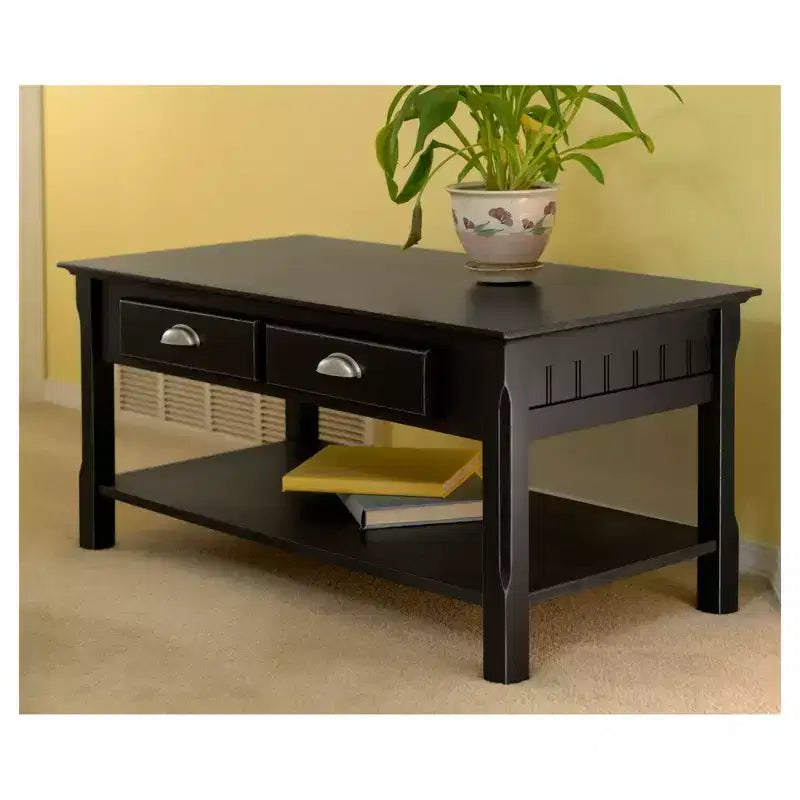 Table basse Timer, tiroirs et étagère - Noire - Winsome : Bois massif, poignées chromées