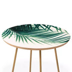 Table d'appoint ronde Anita's & Bella's Artwork Palm Leaves avec pieds en acier doré - Deny Designs