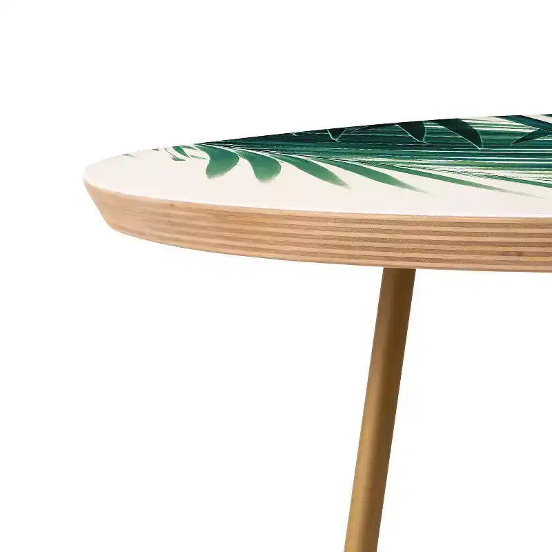 Table d'appoint ronde Anita's & Bella's Artwork Palm Leaves avec pieds en acier doré - Deny Designs
