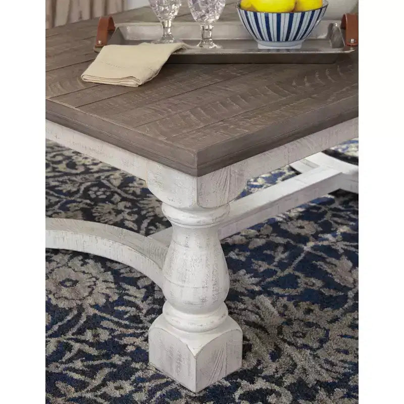 Table Basse Havalance Grise/Blanche - Signature Design by Ashley : Rangement Vintage Rustique, Bois Vieilli Bicolore