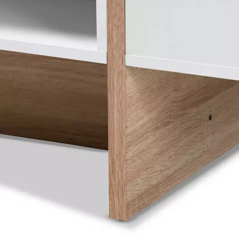 Table basse Rasa Wood blanc/chêne - Baxton Studio : Meuble de salon moderne, design géométrique, étagères de rangement ouvertes
