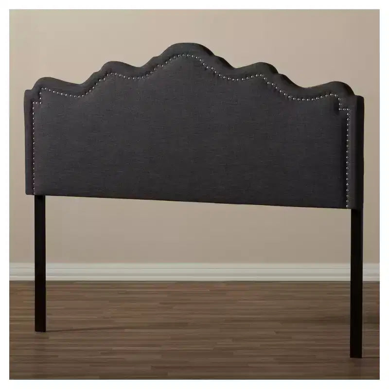 Tête de lit moderne en tissu Nadeen avec garniture cloutée - Baxton Studio : réglable, polyester, bois d'hévéa