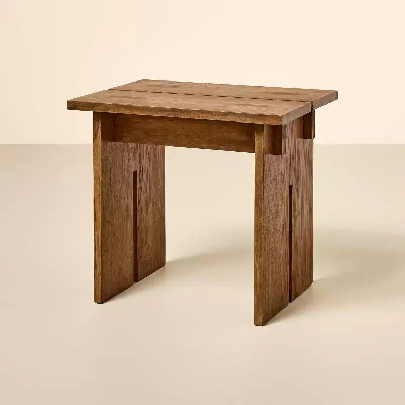 Tabouret ou repose-pieds en bois – Chêne vieilli – Hearth & Hand™ with Magnolia : Accent Campagne, Cadre en Hévéa, Hauteur 18 po