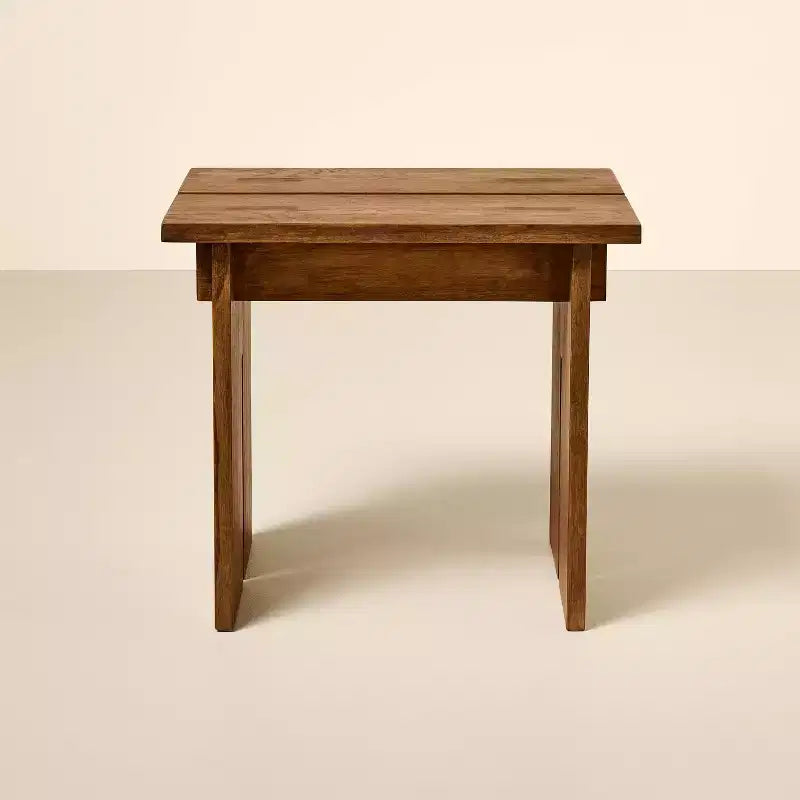 Tabouret ou repose-pieds en bois – Chêne vieilli – Hearth & Hand™ with Magnolia : Accent Campagne, Cadre en Hévéa, Hauteur 18 po