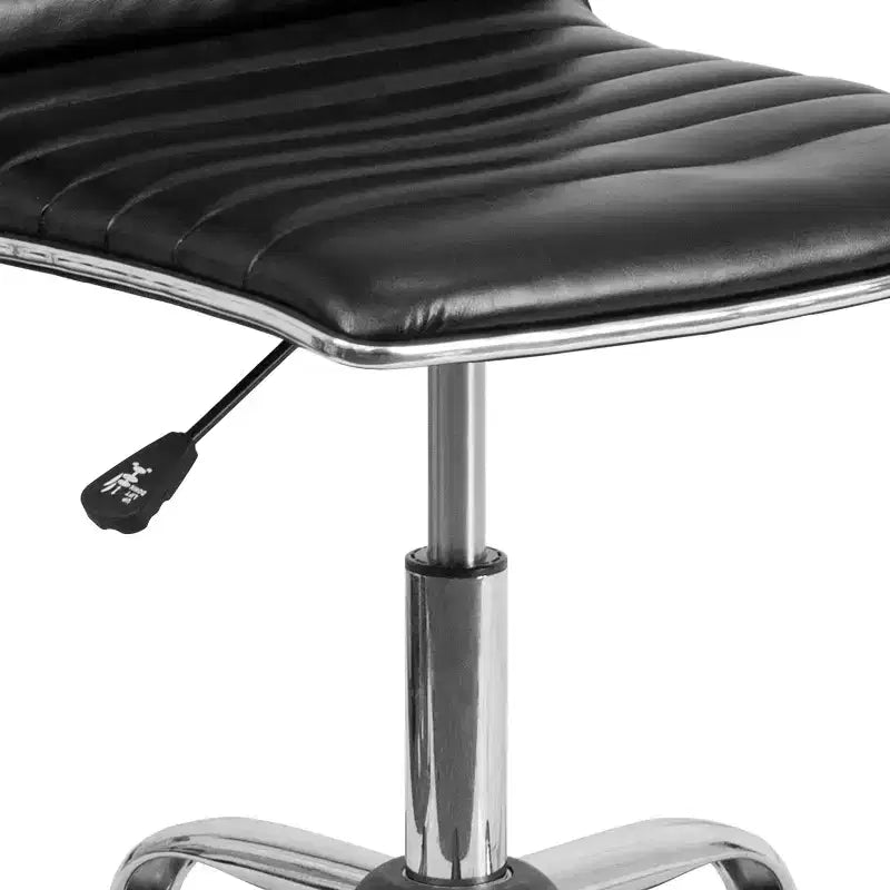 Chaise de bureau pivotante sans accoudoirs Emma et Oliver à dossier bas et dossier côtelé