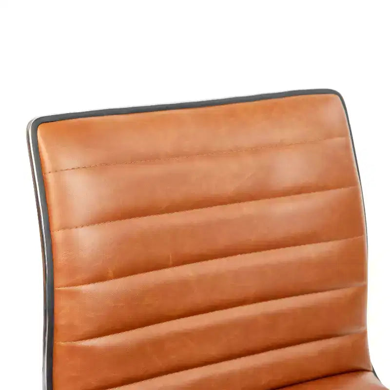 Chaise de bureau pivotante sans accoudoirs Emma et Oliver à dossier bas et dossier côtelé