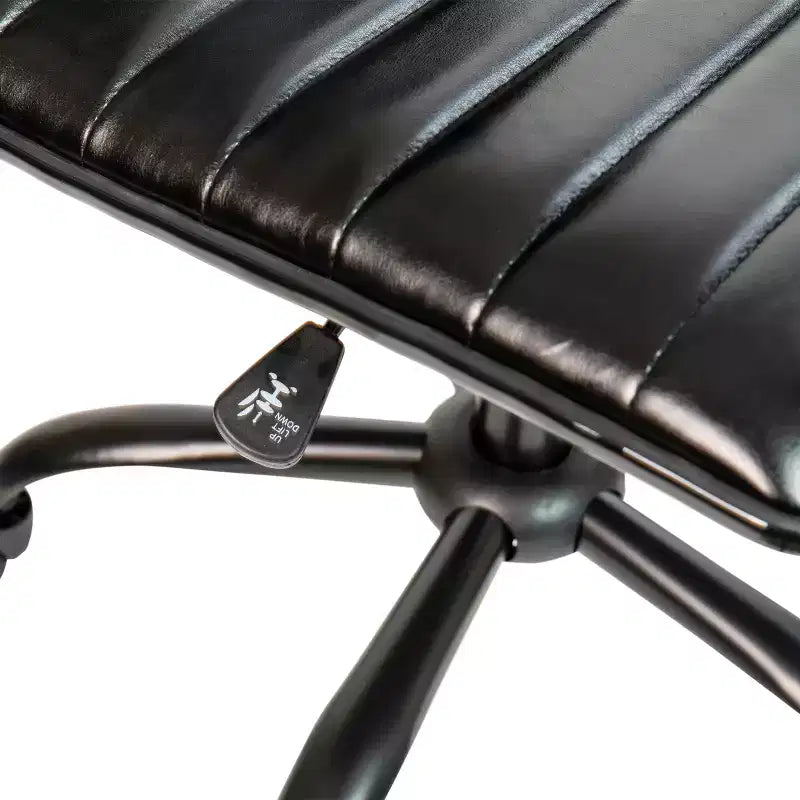 Chaise de bureau pivotante sans accoudoirs Emma et Oliver à dossier bas et dossier côtelé