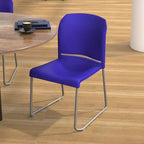 Chaise d'appoint Emma et Oliver Home and Office, dossier plein, base luge profilée et empilable