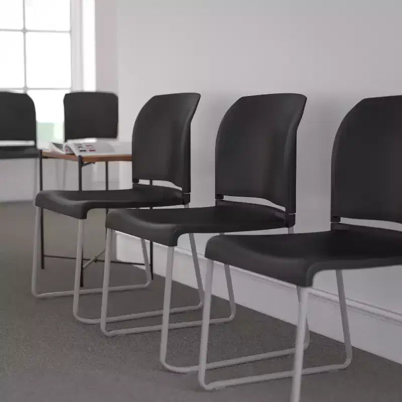Chaise d'appoint Emma et Oliver Home and Office, dossier plein, base luge profilée et empilable