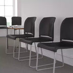 Chaise d'appoint Emma et Oliver Home and Office, dossier plein, base luge profilée et empilable