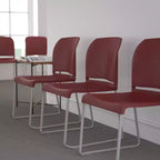 Chaise d'appoint Emma et Oliver Home and Office, dossier plein, base luge profilée et empilable