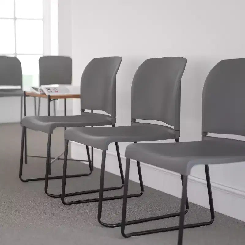 Chaise d'appoint Emma et Oliver Home and Office, dossier plein, base luge profilée et empilable
