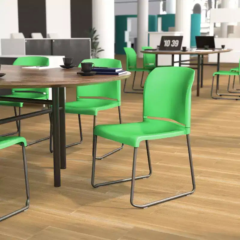 Chaise d'appoint Emma et Oliver Home and Office, dossier plein, base luge profilée et empilable