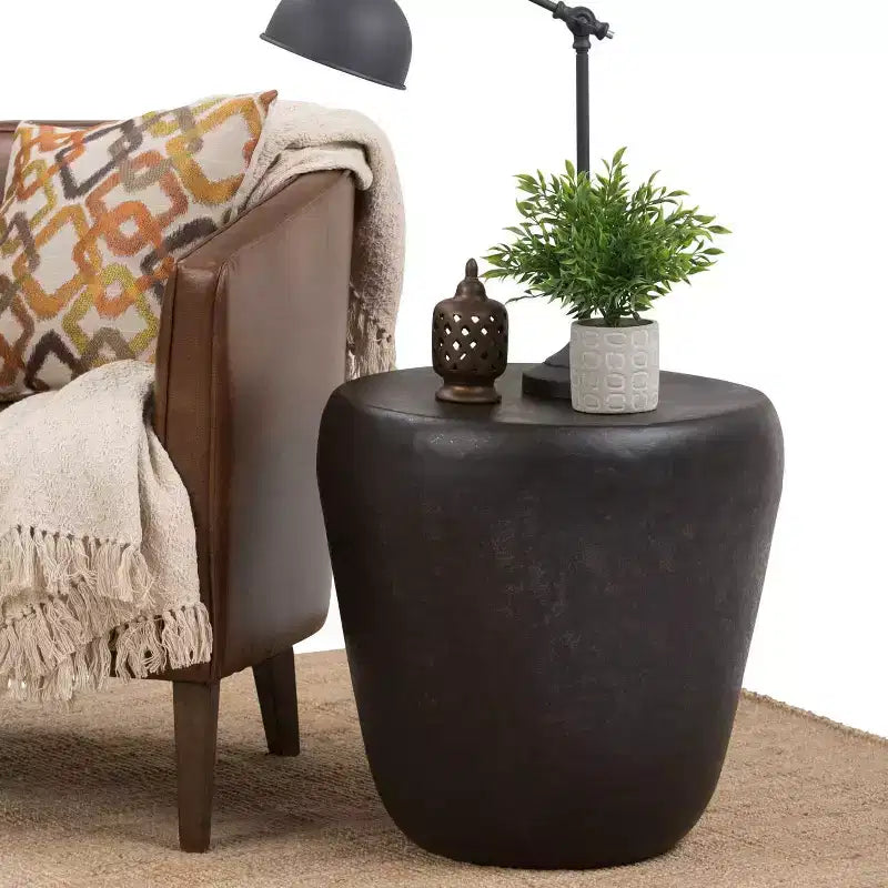 Table d'appoint en métal Beaton - WyndenHall