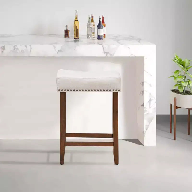 Costway Lot de 4 tabourets de bar en forme de selle cloutés, hauteur 61 cm, avec assise en tissu et pieds en bois, beige/gris