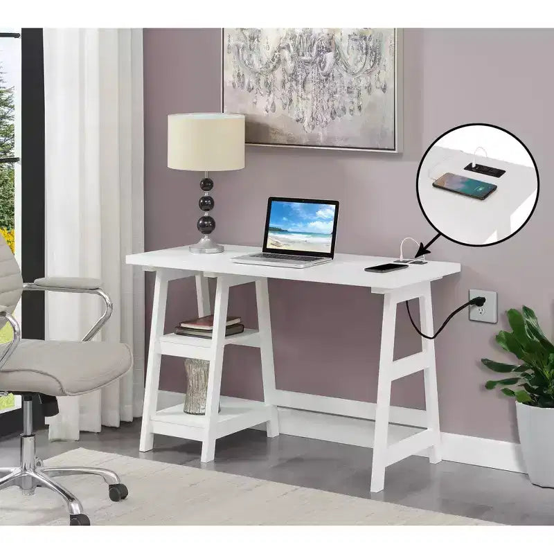 Bureau tréteau Designs2Go avec station de recharge et étagères - Breighton Home