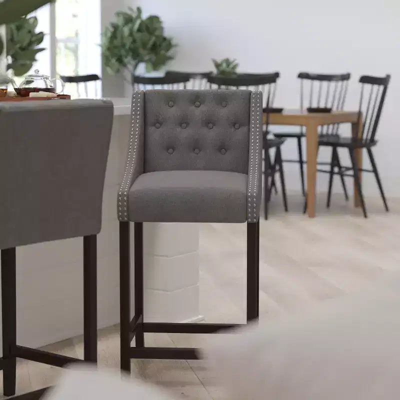 Tabouret de bar Merrick Lane 30 po de hauteur, rembourré, style transitionnel, capitonné avec garniture cloutée décorative