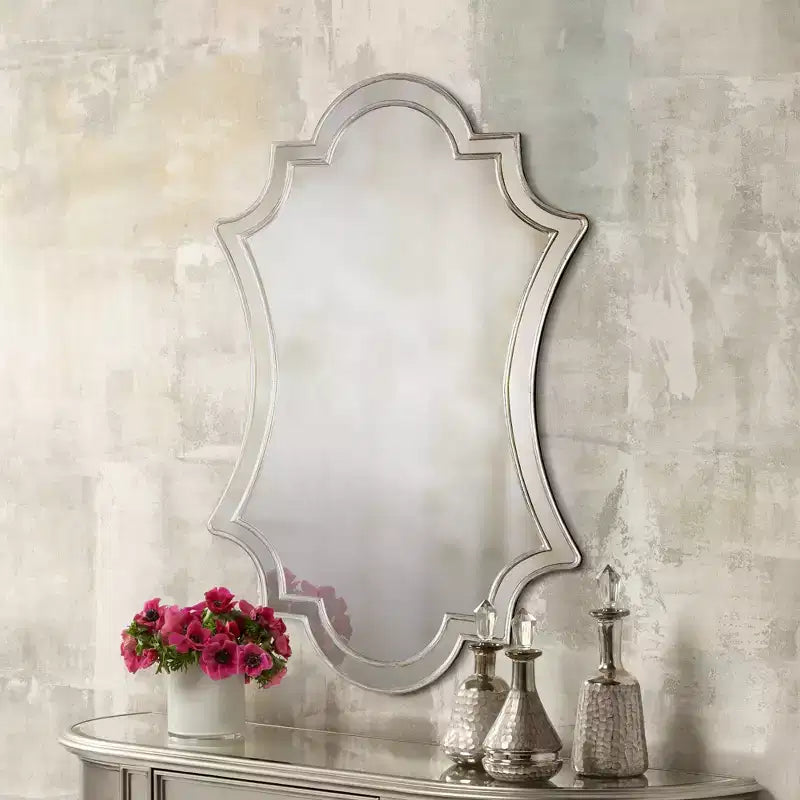 Miroir décoratif mural en forme de trèfle à quatre feuilles avec dessus arqué, cadre miroir argent vieilli vintage, 68,5 cm de large, pour salle de bain ou chambre à coucher
