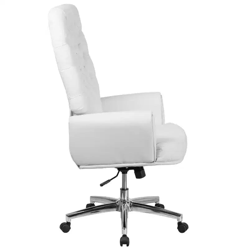 Chaise de bureau pivotante à dossier haut capitonné en similicuir Merrick Lane avec accoudoirs passepoilés