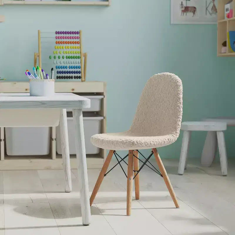 Chaise d'appoint moderne pour enfants Lyon en similicuir et fausse fourrure Merrick Lane, pour chambre, entrée et salon