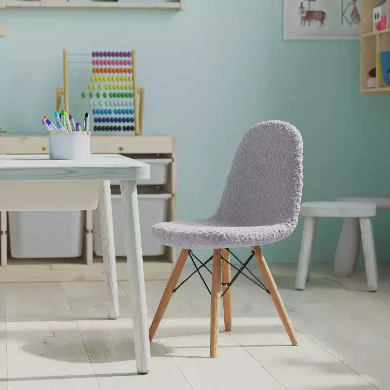 Chaise d'appoint moderne pour enfants Lyon en similicuir et fausse fourrure Merrick Lane, pour chambre, entrée et salon