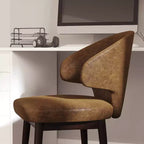 Chaise d'appoint rembourrée Merrick Lane avec pieds en noyer