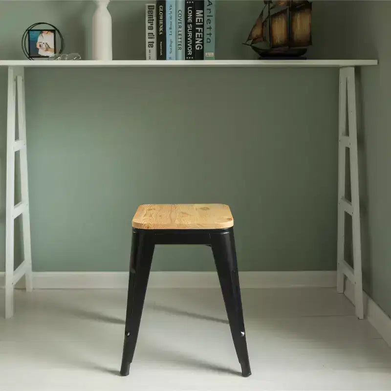 Tabouret de bar décoratif Vintiquewise pour l'intérieur et l'extérieur, en bois marron et métal noir.