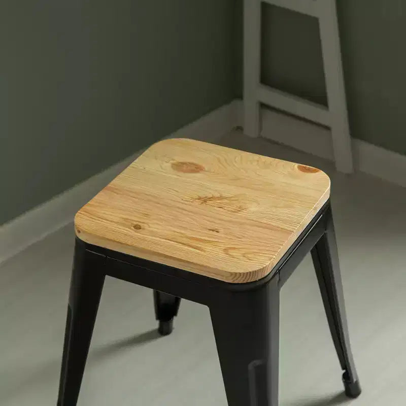 Tabouret de bar décoratif Vintiquewise pour l'intérieur et l'extérieur, en bois marron et métal noir.