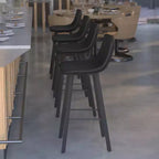 Flash Furniture Caleb Tabourets de bar modernes sans accoudoirs de 76,2 cm de hauteur commerciale avec repose-pieds et cadres en fer mat, lot de 2