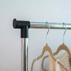 IRIS USA Porte-vêtements réglable en métal, tringle à vêtements sur roulettes