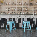 Emma et Oliver – Ensemble de quatre tabourets de bar sans dossier en métal avec sièges en résine polymère résistante aux intempéries pour usage intérieur uniquement