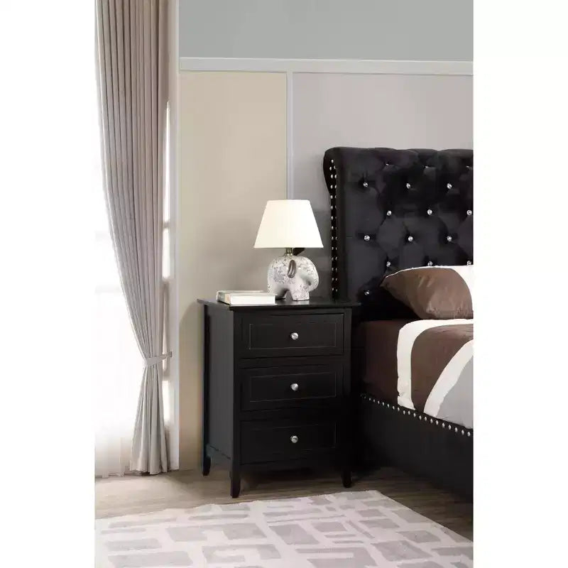 Table de chevet à 3 tiroirs Daniel Passion Furniture (63,5 cm H x 48,26 cm L x 38,1 cm P)