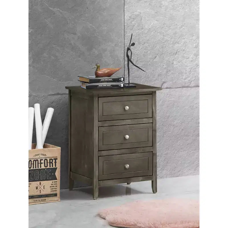 Table de chevet à 3 tiroirs Daniel Passion Furniture (63,5 cm H x 48,26 cm L x 38,1 cm P)