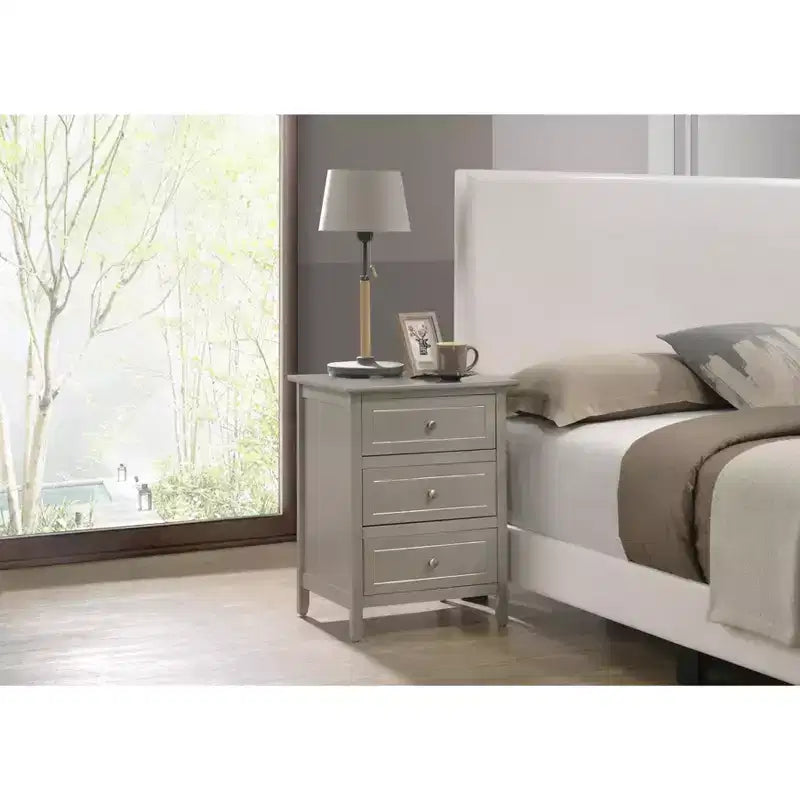Table de chevet à 3 tiroirs Daniel Passion Furniture (63,5 cm H x 48,26 cm L x 38,1 cm P)