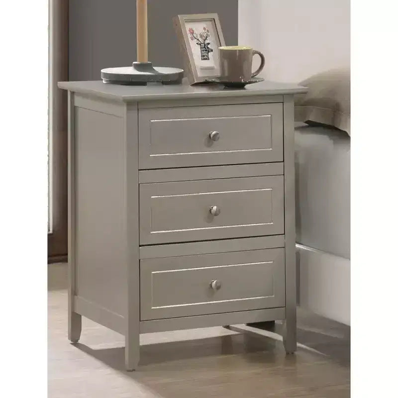 Table de chevet à 3 tiroirs Daniel Passion Furniture (63,5 cm H x 48,26 cm L x 38,1 cm P)