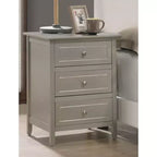 Table de chevet à 3 tiroirs Daniel Passion Furniture (63,5 cm H x 48,26 cm L x 38,1 cm P)