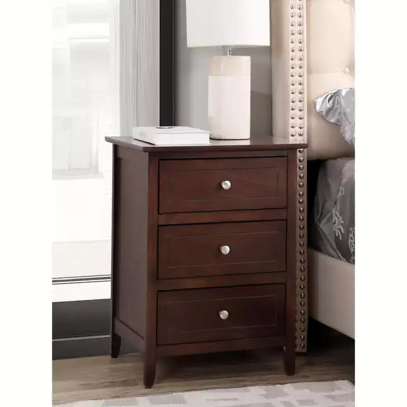 Table de chevet à 3 tiroirs Daniel Passion Furniture (63,5 cm H x 48,26 cm L x 38,1 cm P)