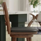 Tabouret de bar Emma et Oliver de style pub avec dossier en bois croisé et siège pivotant rembourré en similicuir