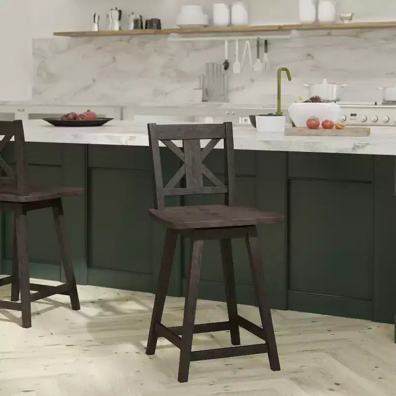 Tabouret de salle à manger pivotant Emma and Oliver Wooden Modern Farmhouse avec dossier décoratif sculpté