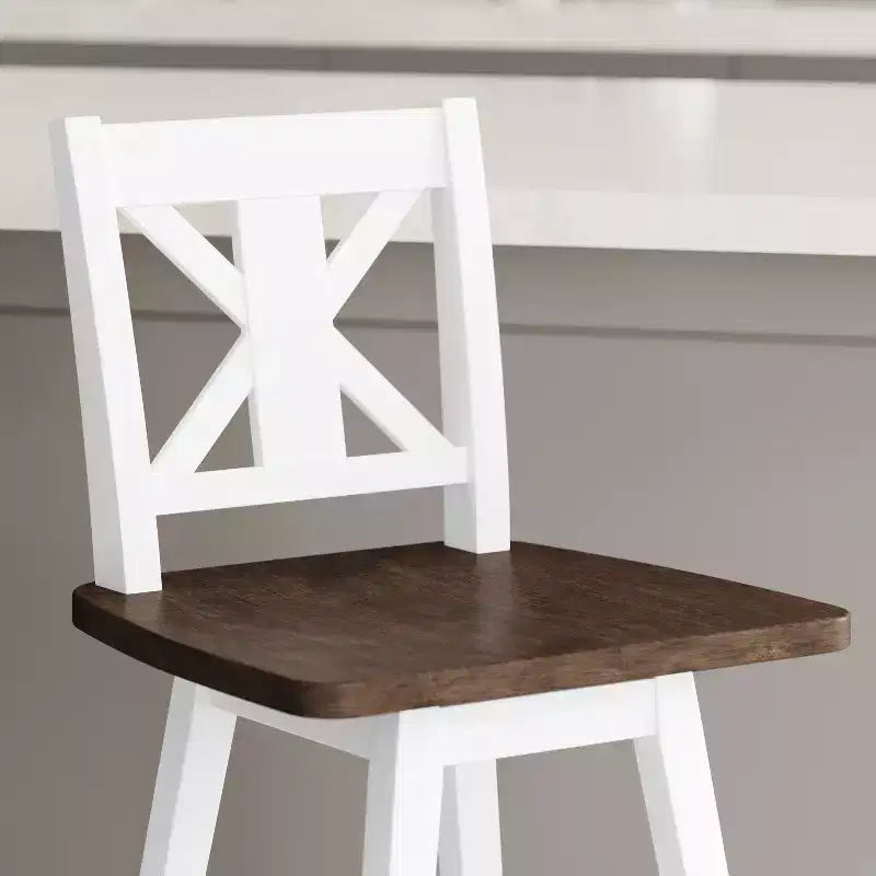 Tabouret de salle à manger pivotant Emma and Oliver Wooden Modern Farmhouse avec dossier décoratif sculpté