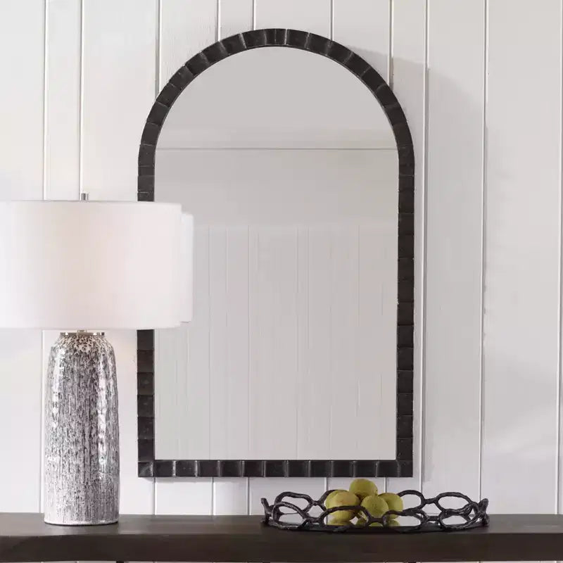 Miroir mural décoratif arqué Uttermost, cadre en fer forgé noir mat vieilli, 24 po de large pour salle de bain, chambre à coucher, salon