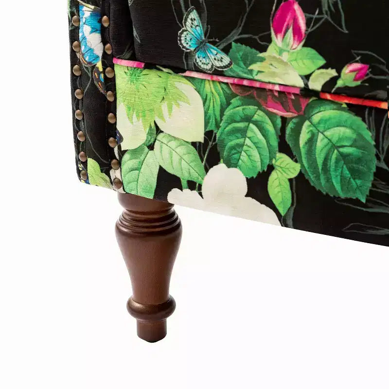 Fauteuil Theodor avec pieds fuseaux pour salon et chambre à coucher | ART OF LIVING DESIGNS