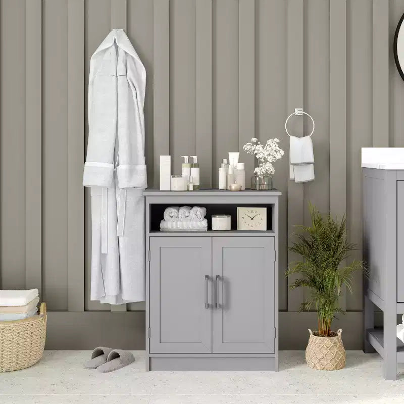 Meuble de rangement pour salle de bain Emma et Oliver avec étagère intérieure réglable, portes à fermeture magnétique et étagère supérieure ouverte