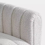 HOMES: Inside + Out Fauteuil d'appoint Rainmist Glam en tissu bouclé à capitonnage en lignes