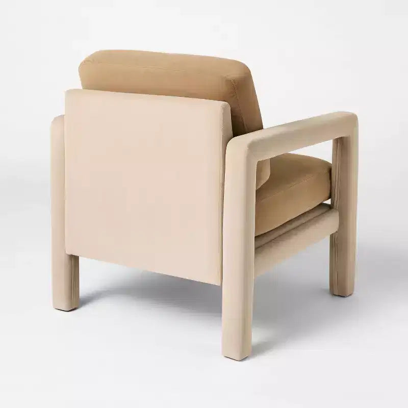 Fauteuil d'appoint sculptural rembourré marron - Threshold conçu avec Studio McGee