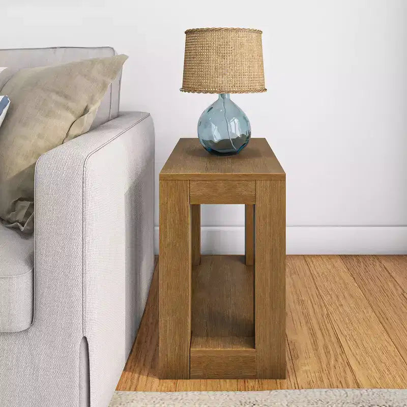 Table d'appoint rectangulaire moderne Plank+Beam avec étagère, 25 po, Table en bois massif avec rangement