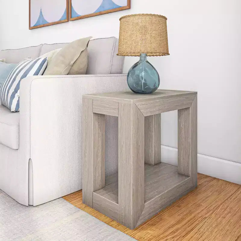 Table d'appoint rectangulaire moderne Plank+Beam avec étagère, 25 po, Table en bois massif avec rangement